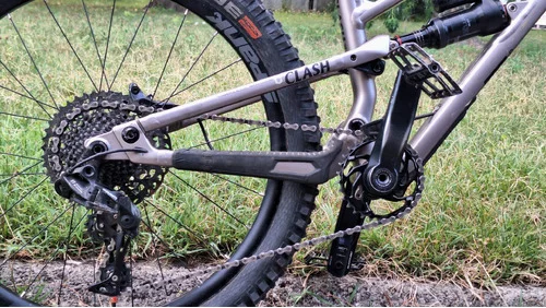 Commencal Clash 24 kids MTB bike