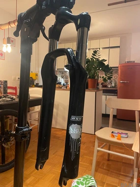 Dirt jumper vilica 26col vpenjanje na matico