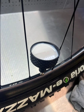 Tubeless sealant funnel