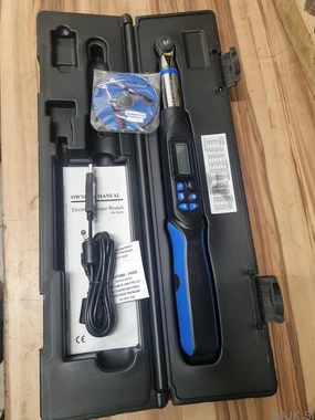 Unior elektricni moment kljuc