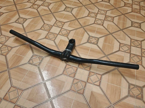 Giant nosilec krmila in krmilo