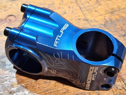 Nov nosilec krmila Race Face Atlas 50mm za 31,6 mm krmilo - modro