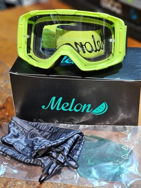 Kot nova očala (goggli) Melon optics - Parker z dvema stekloma