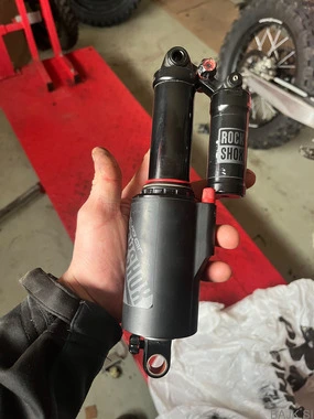 RockShox Vivid air R2C (240x76)