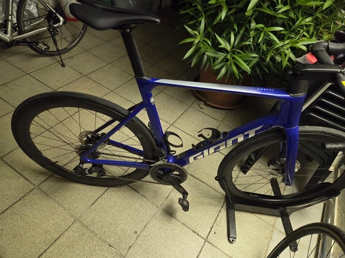 GIANT Propel 2023 – Shimano 105 – ML – aero cestno kolo