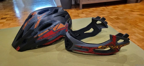 Cratoni MTB full face otroška čelada s snemljivim ščitnikom