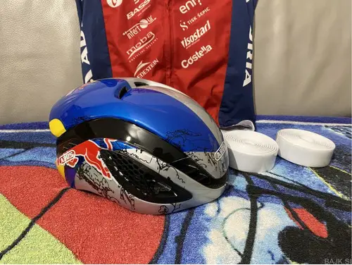 KOLESARSKI BREZROKAVNIK ADRIA + ČELADA + KRMILNI TRAK, 60€