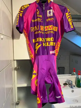 SKINSUIT KOLESARSKI DRES+KOLESARSKE HLAČKE V ENEM,zadaj 3x žepek,60€