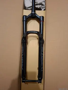Rock shox lyrik 29" 160mm, nova 250€