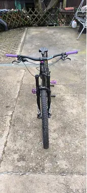 Specialized enduro-beri opis