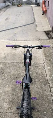 Specialized enduro-beri opis