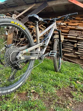 Commencal Clash 2023 M velikost