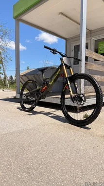 Santa cruz v10 2025
