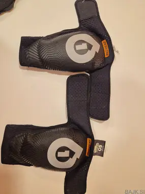 Ščitnik kolena SIXSIXONE velikost S