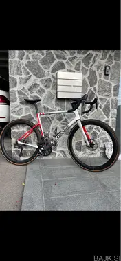 Cannondale cestni kolo.