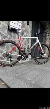 Cannondale cestni kolo.