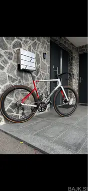 Cannondale cestni kolo.