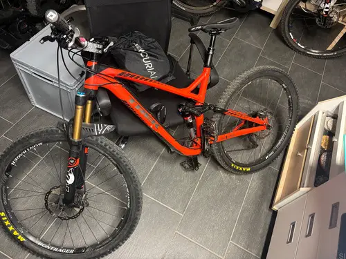 Prodajam TREK REMEDY 9 POLNA DODATNA OPREMA