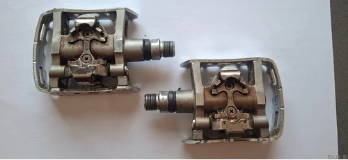 Kolesarska pedala Shimano + kolesarsko orodje