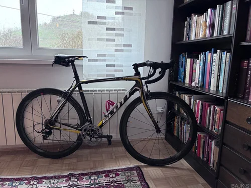 Prodam cestno specialko Scott, M, 2019