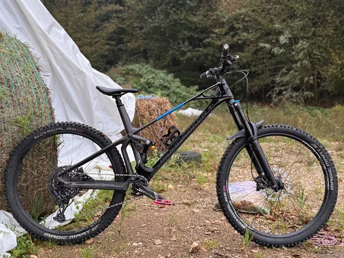 Mondraker superfoxy carbon r