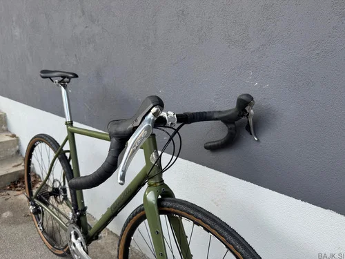 Karussell McAdam gravel kolo narejeno v Sloveniji