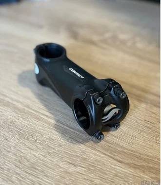 Giant Contact nosilec krmila