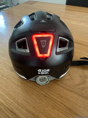 Prodam novo otroško čelado S - 49-54 cm z lučko zadaj