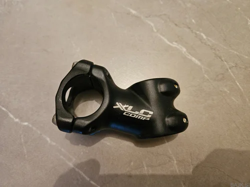 Nosilec krmila XLC Comp