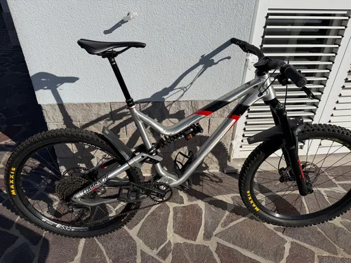 Commencal Meta AM V4.2 WC 27,5 col