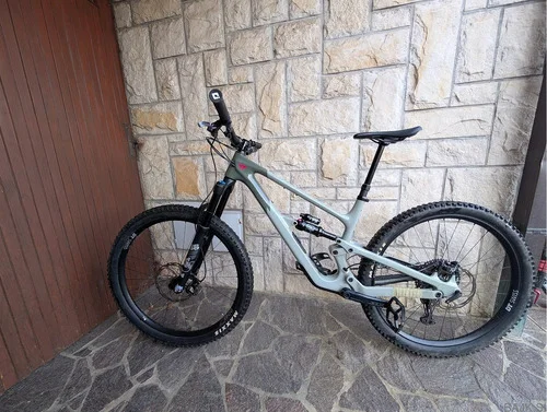 YT Jeffsy 29 CORE 2 CF L – letnik 2025