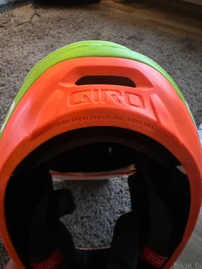 DH čelada Giro / nastavek GoPro originalvgrajen