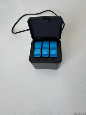 Prodam GoPro baterije + polnilec za 3 baterije