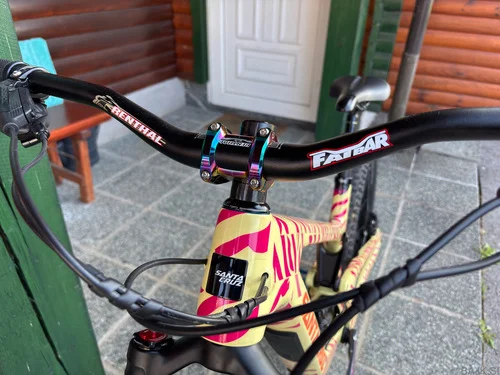 Santa Cruz nomad c, L okvir, kolo je z nadgradnjami
