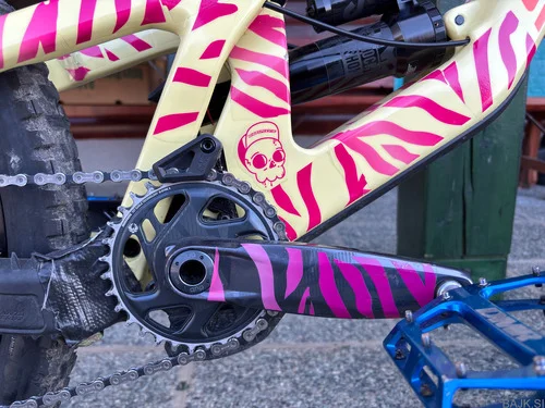 Santa Cruz nomad c, L okvir, kolo je z nadgradnjami
