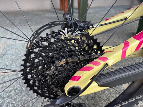 Santa Cruz nomad c, L okvir, kolo je z nadgradnjami