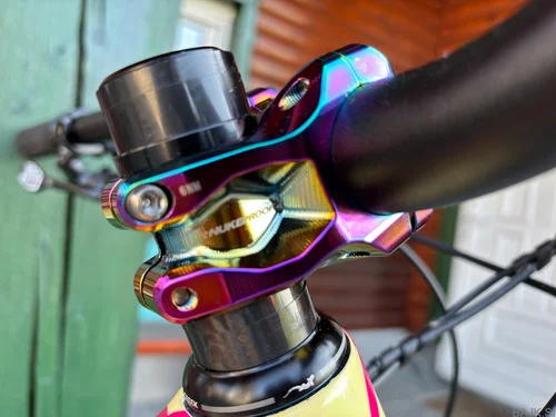 Santa Cruz nomad c, L okvir, kolo je z nadgradnjami