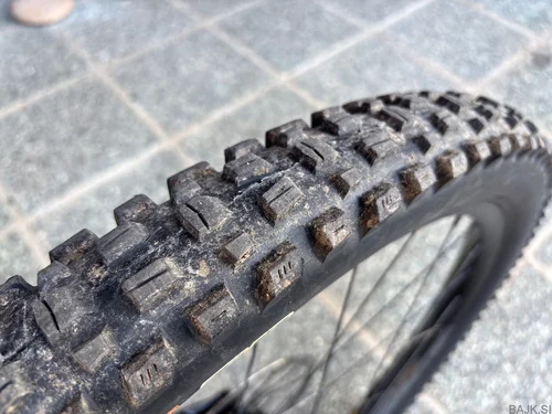 Santa Cruz nomad c, L okvir, kolo je z nadgradnjami