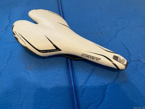 KOLESARSKI SEDEŽ SCOTT 140mm širine, rabljen, 15€