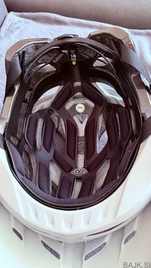 Kolesarka čelada MIPS Troy Lee Desings