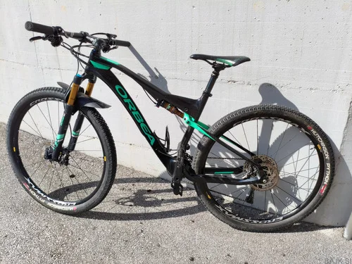 POLNOVZMETENO GORSKO KOLO ORBEA OIZ M30 (karbon)