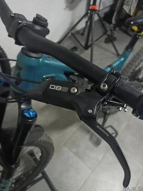 Sram DB8