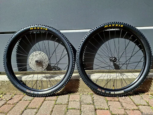 Wheelset WTB ST i25 Boost (15x110 / 12x148) – Shimano Deore pesta, 10–51 kaseta 12 prestav, tubeless