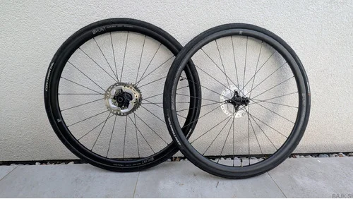 The Hunt Gravel Race wheelset