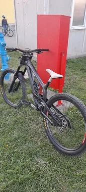 YT Tues Base 2021 DH kolo 27.5