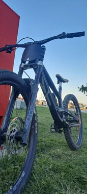 YT Tues Base 2021 DH kolo 27.5