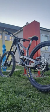 YT Tues Base 2021 DH kolo 27.5