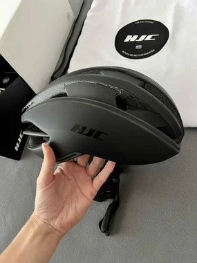 HJC kolesarska čelada