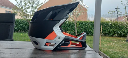 FOX full face zaščitna čelada