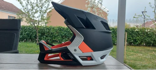 FOX full face zaščitna čelada